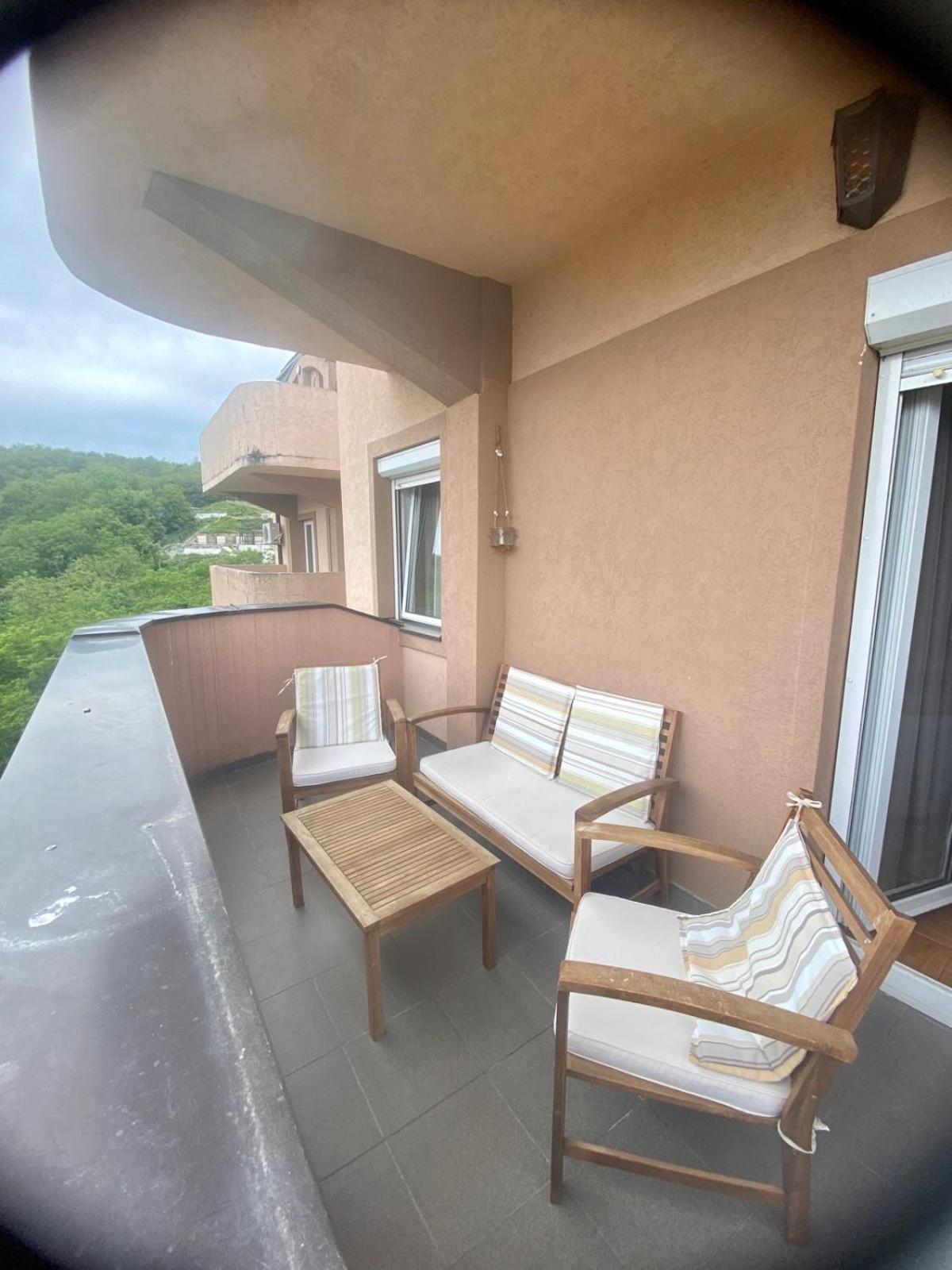 City View & Pool Apartment Ni Exteriör bild