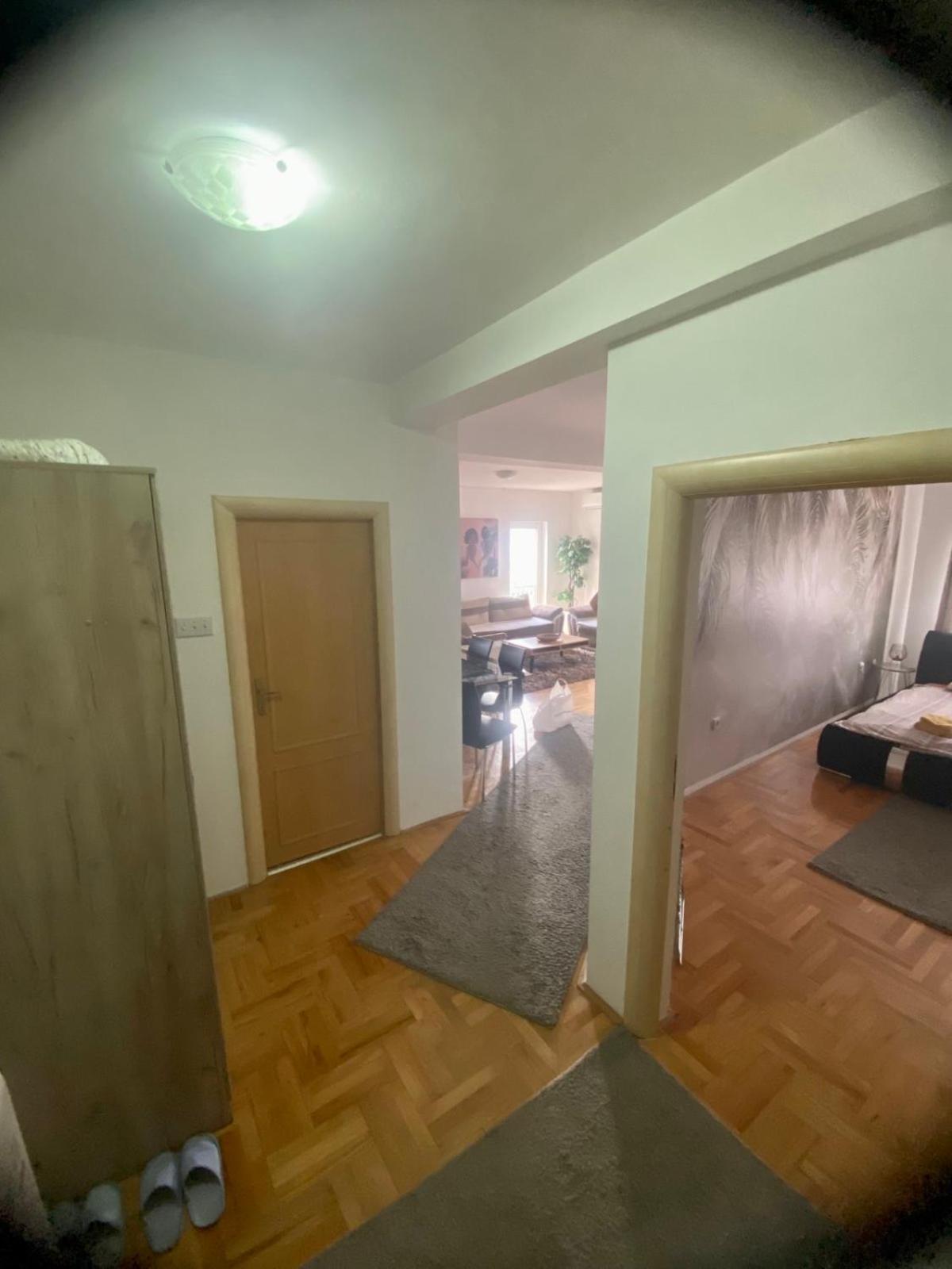 City View & Pool Apartment Ni Exteriör bild