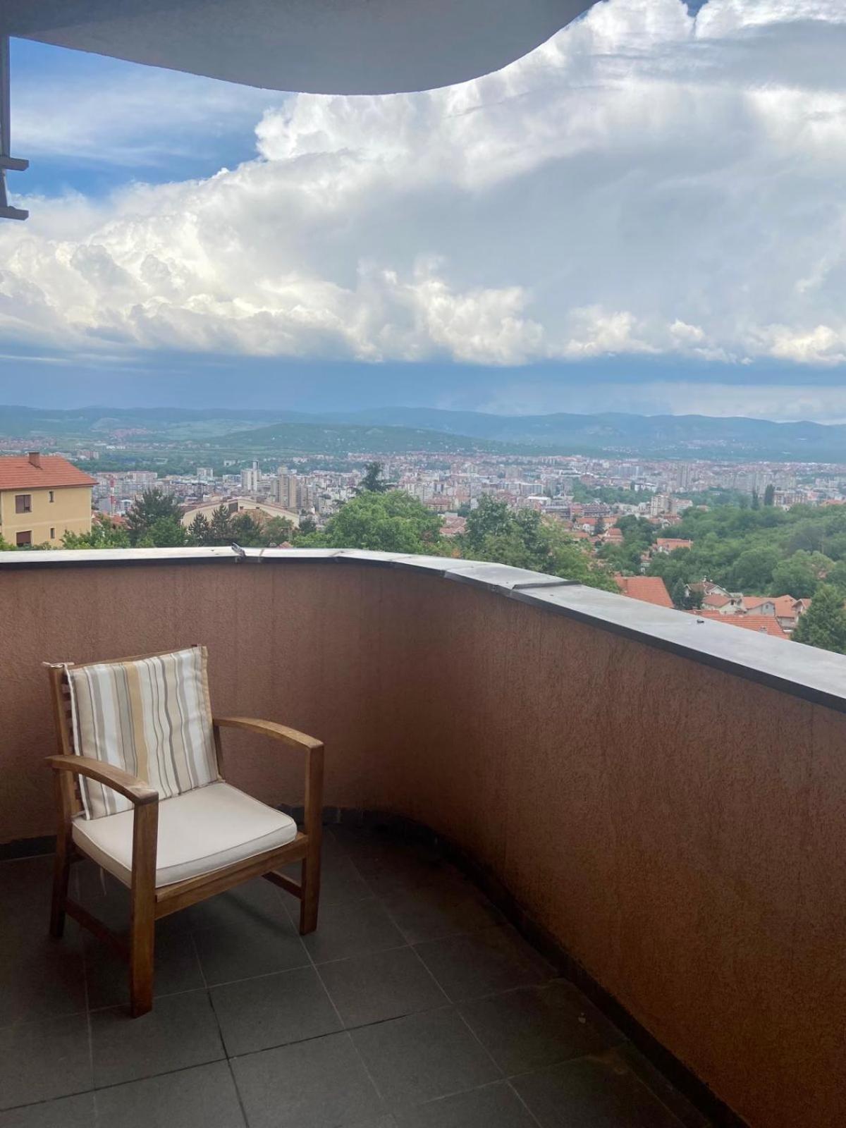 City View & Pool Apartment Ni Exteriör bild