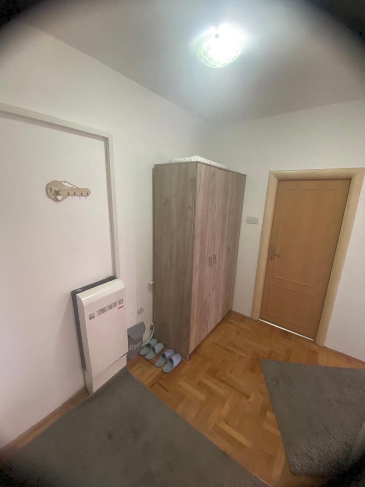 City View & Pool Apartment Ni Exteriör bild